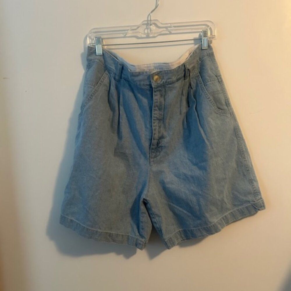 Gloria Vanderbilt Vintage pleated front 6 pocket denim shorts, size 16